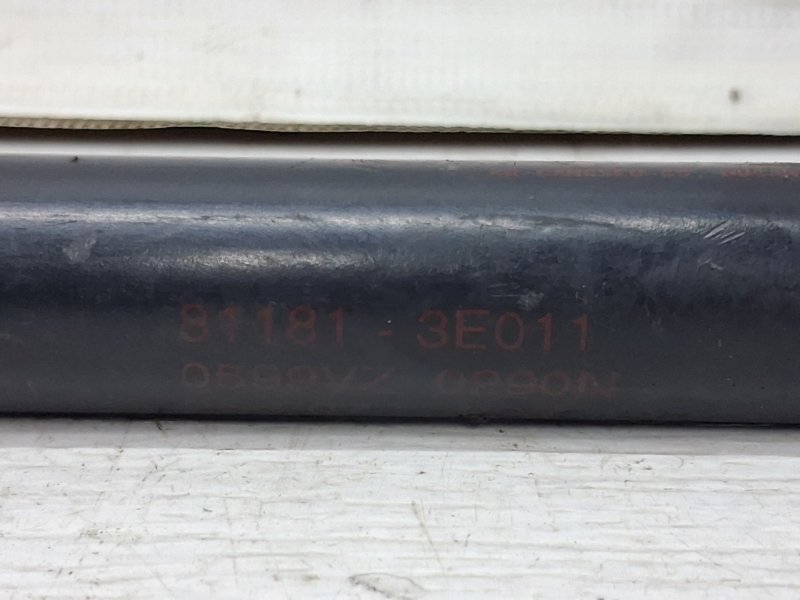 Амортизатор капота Sorento 2002-2011 BL 2.5 diesel D4CB