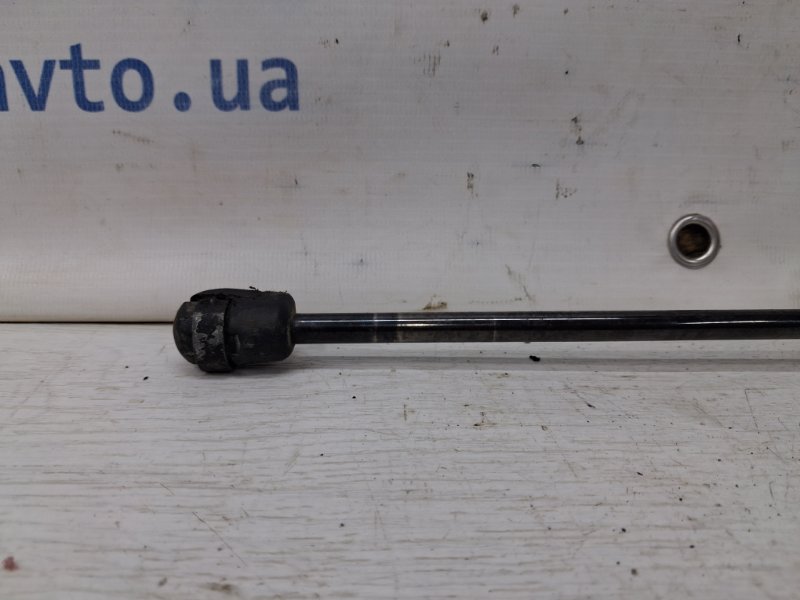 Амортизатор крышки багажника Sorento 2002-2011 BL 2.5 diesel D4CB