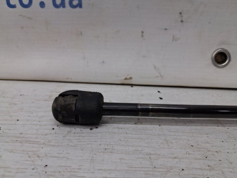 Амортизатор крышки багажника Kia Sorento BL 2.5 diesel D4CB