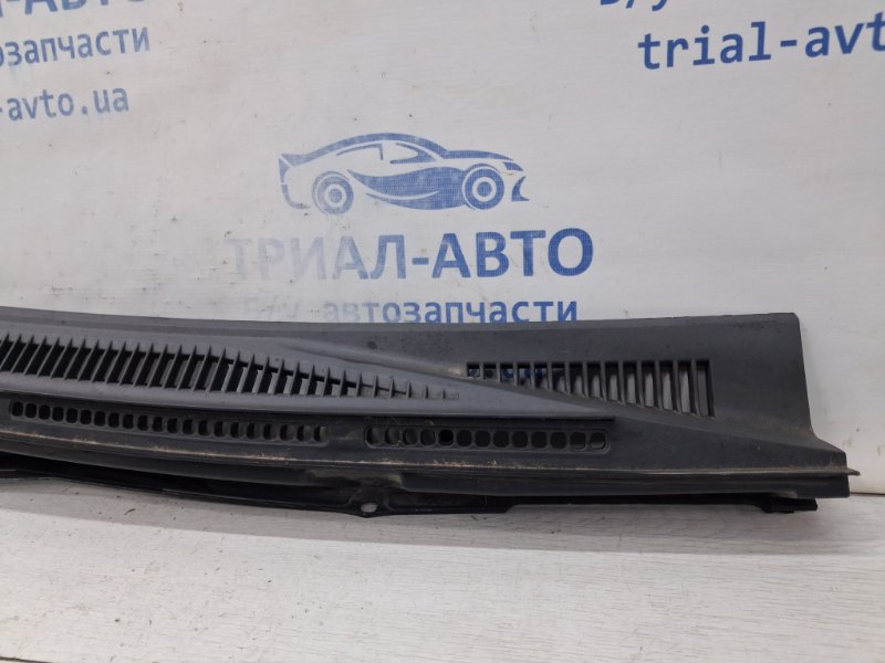 Дефлектор дворников правый Suzuki Grand Vitara JT 2.7 бензин H27A Дефлектор дворников правый Suzuki Grand Vitara JT 2.7 бензин H27A