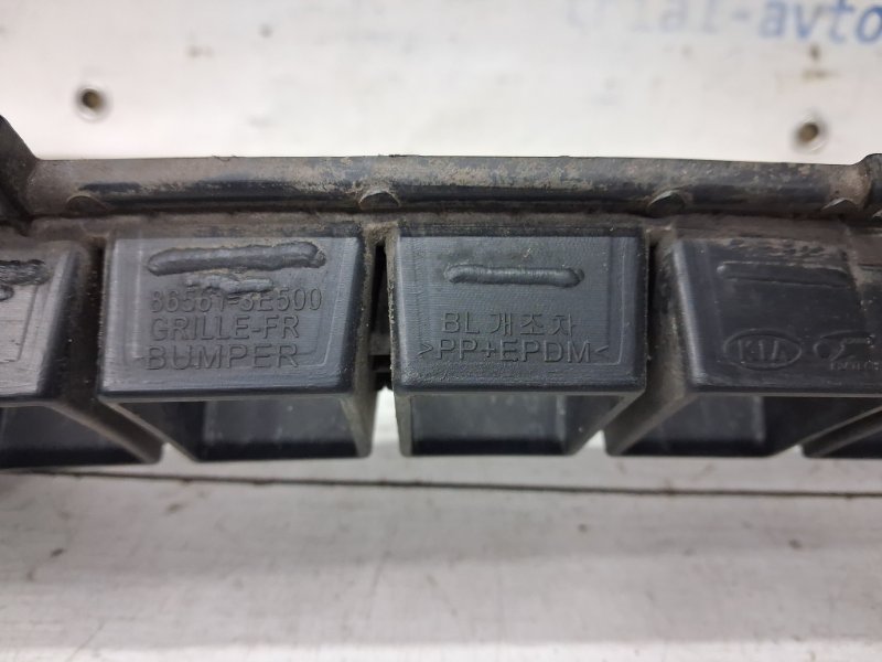 Решетка бампера центральная Sorento 2002-2011 BL 2.5 diesel D4CB