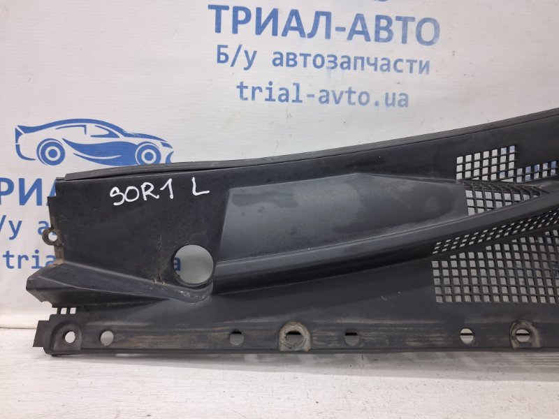 Дефлектор дворников левый Sorento 2002-2011 BL 2.5 diesel D4CB