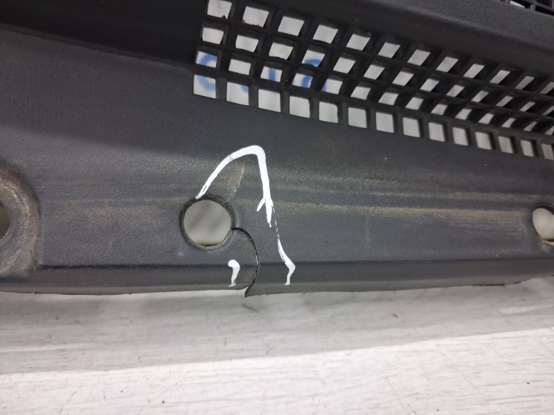 Дефлектор дворников правый Sorento 2002-2011 BL 2.5 diesel D4CB