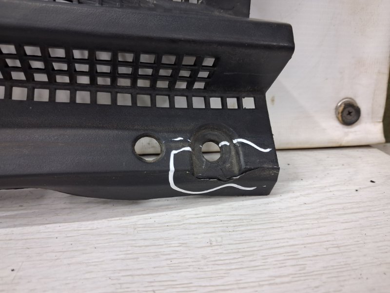 Дефлектор дворников правый Sorento 2002-2011 BL 2.5 diesel D4CB