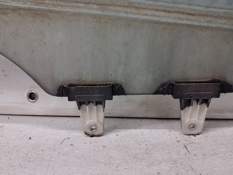 Стекло двери переднее правое Grand Vitara 2005-2016 JT 2.7 бензин H27A Стекло двери переднее правое Grand Vitara 2005-2016 JT 2.7 бензин H27A