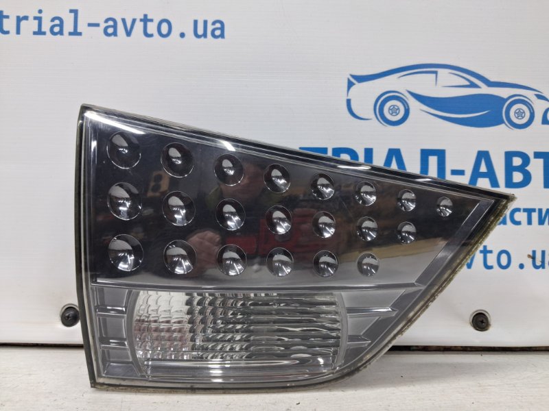 Фонарь задний внутренний левый Mitsubishi Outlander 2007-2012 XL 2.4 бензин 4b12 8331A005 Б/У