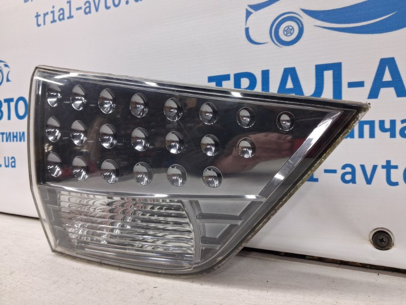 Фонарь задний внутренний левый Mitsubishi Outlander XL 2.4 бензин 4b12