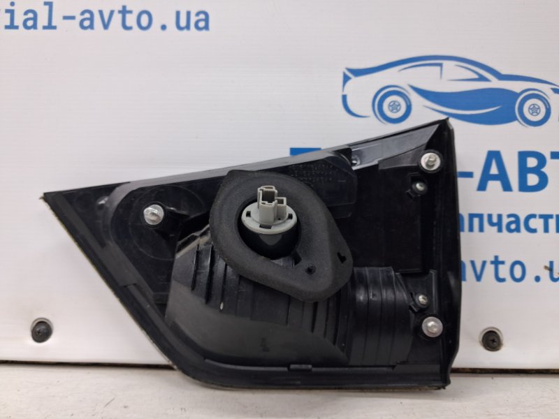 Фонарь задний внутренний левый Outlander 2007-2012 XL 2.4 бензин 4b12