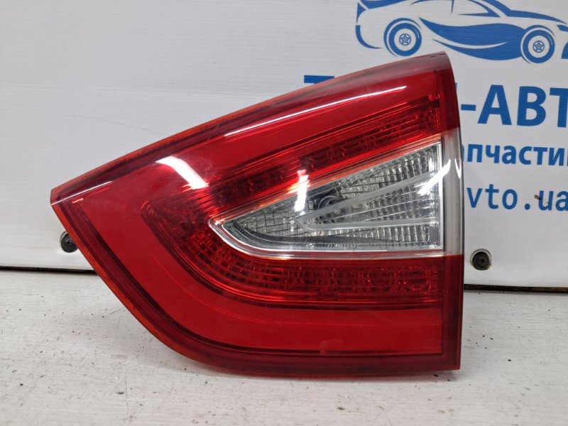 Фонарь задний внутренний правый Hyundai IX35 2009-2015 LM 1.7 diesel D4FD 924042Y500 Б/У