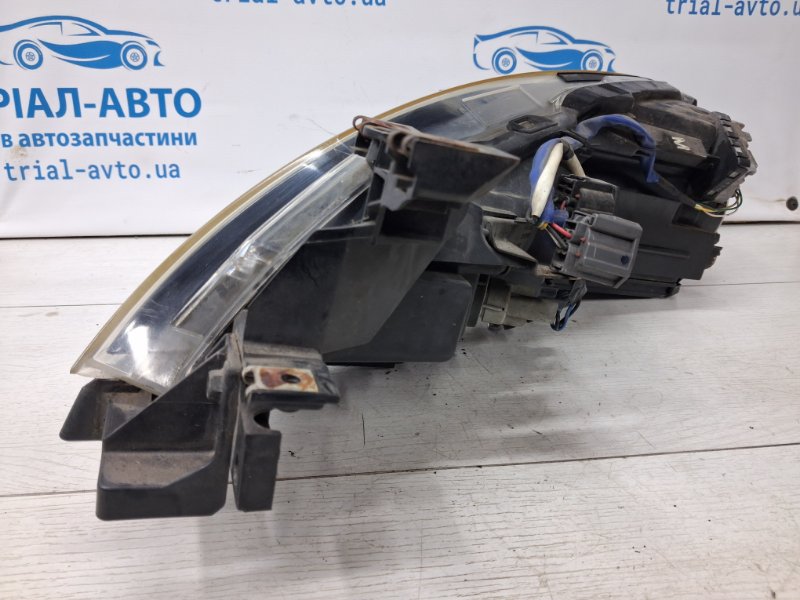 Фара правая Ксенон 6 2007-2013 GH 2.5 бензин L5-VE