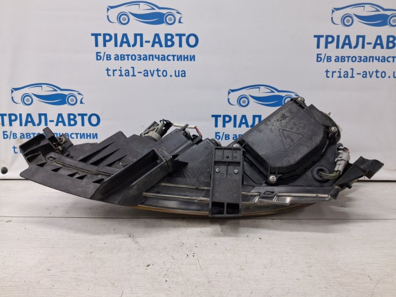 Фара правая Ксенон 6 2007-2013 GH 2.5 бензин L5-VE