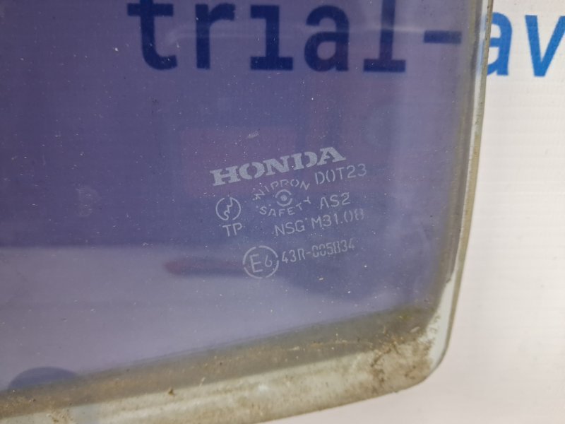 Стекло двери заднее левое Honda Civic FD 1.8 бензин R18A