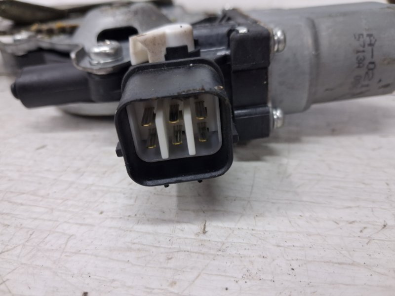 Стеклоподъемник задний левый Mitsubishi Outlander XL 2.4 бензин 4b12 Стеклоподъемник задний левый Mitsubishi Outlander XL 2.4 бензин 4b12