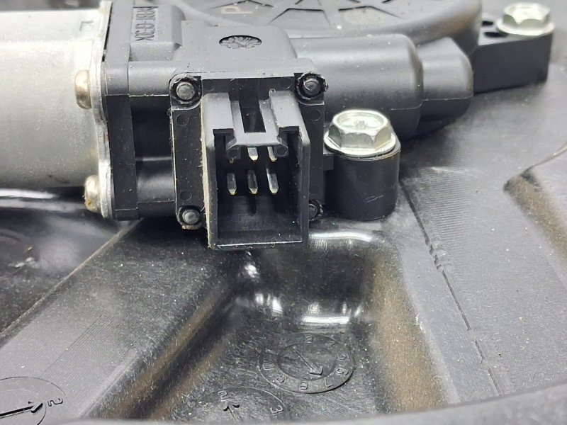 Стеклоподъемник передний правый Mazda 6 GH 2.5 бензин L5-VE Стеклоподъемник передний правый Mazda 6 GH 2.5 бензин L5-VE