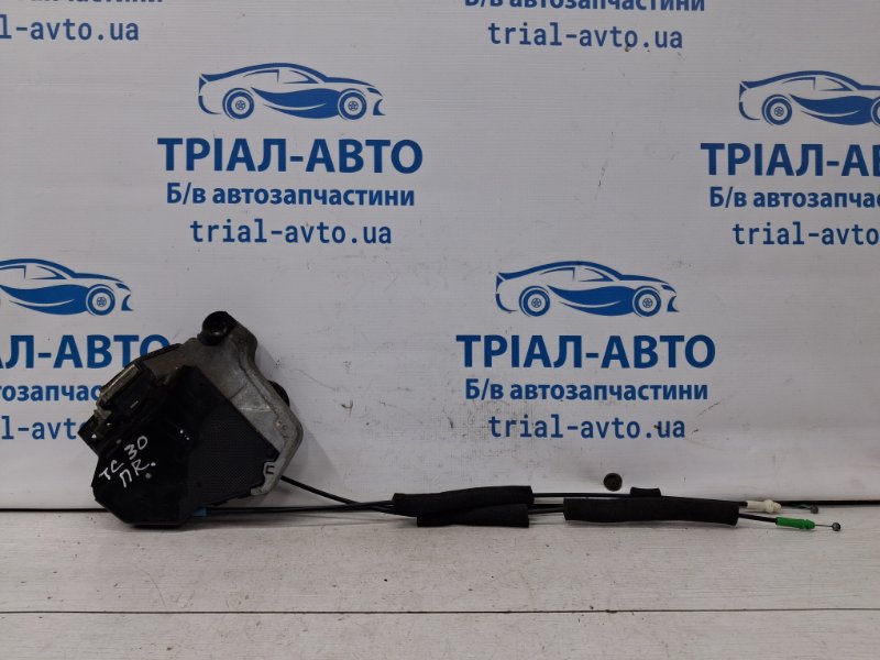 Замок двери передний правый Toyota Camry 2001-2006 XV30 3.0 Бензин 1MZFE 6903033241 Б/У