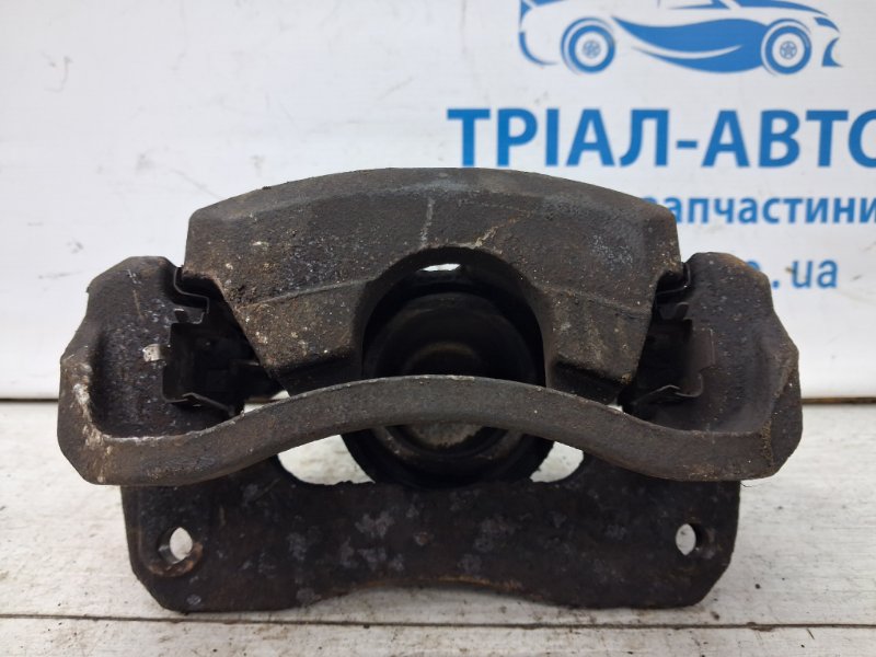 Суппорт передний правый Camry 2001-2006 XV30 3.0 Бензин 1MZFE