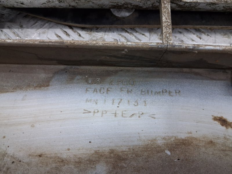 Бампер передний Pajero Wagon 1999-2006 3 3.2 Дизель 4M41