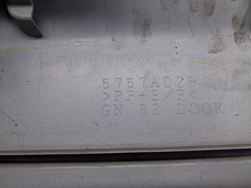 Накладка двери задняя правая Pajero Wagon 2006-2022 4 3.2 Дизель 4M41 Накладка двери задняя правая Pajero Wagon 2006-2022 4 3.2 Дизель 4M41