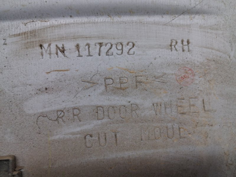 Накладка двери задняя правая Pajero Wagon 1999-2006 3 3.2 Дизель 4M41