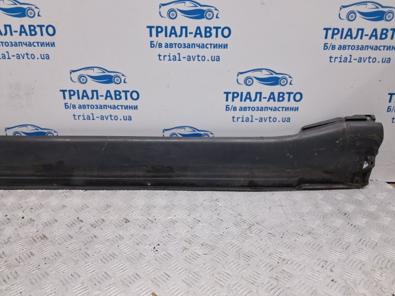 Накладка порога внешняя правая Mitsubishi Pajero Wagon 4 3.2 Дизель 4M41