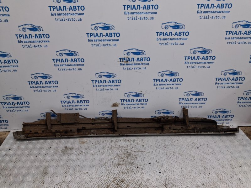 Подножка правая Pajero Wagon 1999-2006 3 3.2 Дизель 4M41 Подножка правая Pajero Wagon 1999-2006 3 3.2 Дизель 4M41