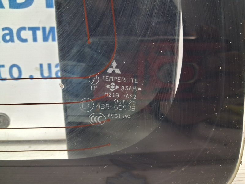 Стекло в кузов заднее левое Pajero Wagon 1999-2006 3 3.2 Дизель 4M41