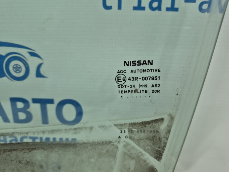 Стекло двери переднее левое Nissan Juke F15 1.6 turbo MR16DDT