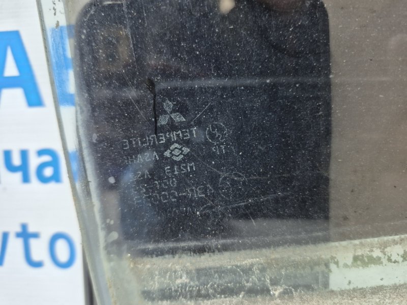 Стекло двери заднее правое Mitsubishi Pajero Wagon 4 3.2 Дизель 4M41