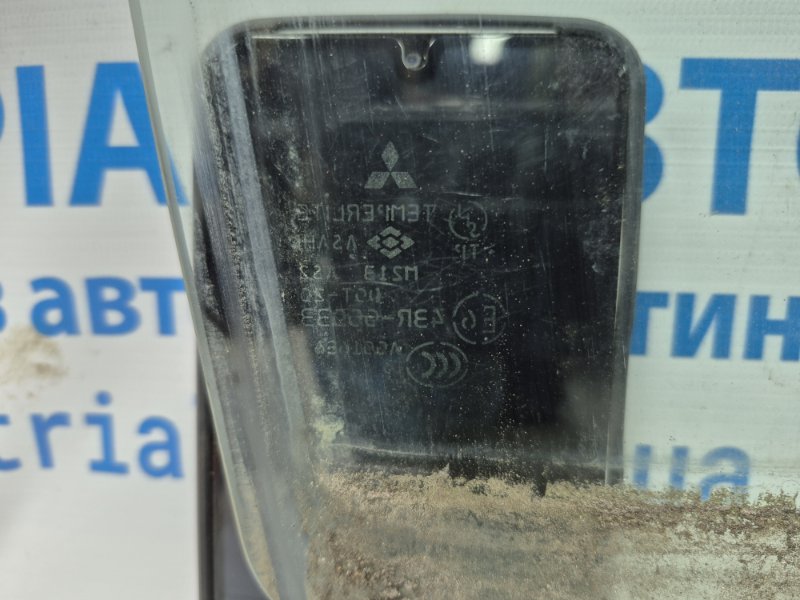 Стекло двери переднее правое Mitsubishi Pajero Wagon 3 3.2 Дизель 4M41