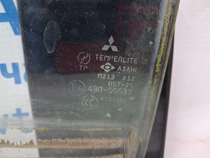 Стекло двери заднее левое Mitsubishi Pajero Wagon 3 3.2 Дизель 4M41