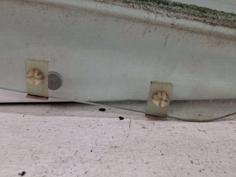 Стекло двери переднее левое Pajero Wagon 1999-2006 3 3.2 Дизель 4M41