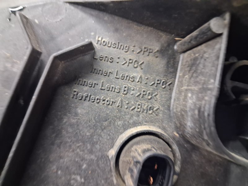 Фара правая галоген Pajero Wagon 2006-2022 4 3.2 Дизель 4M41