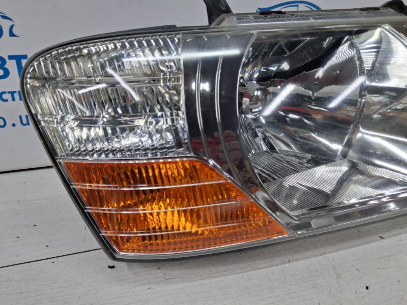 Фара правая галоген Mitsubishi Pajero Wagon 3 3.2 Дизель 4M41