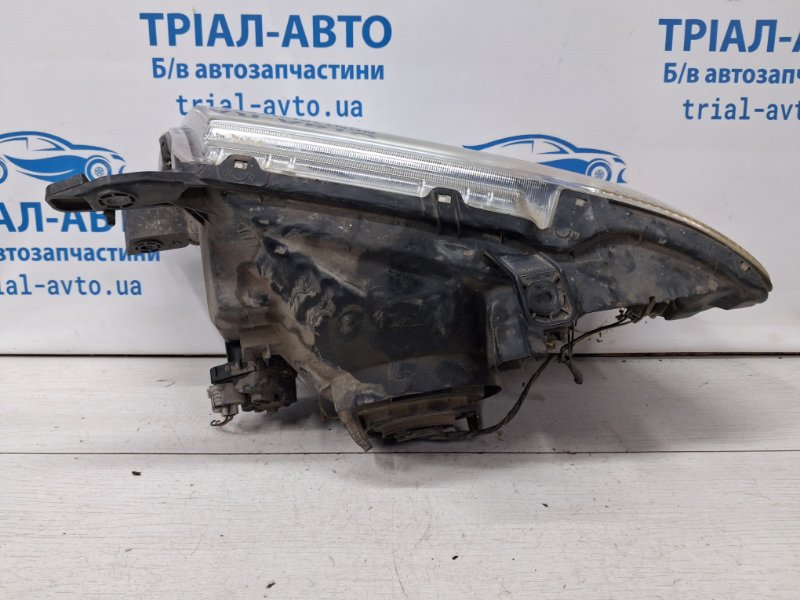 Фара правая галоген Pajero Wagon 1999-2006 3 3.2 Дизель 4M41