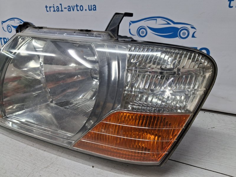 Фара левая галоген Mitsubishi Pajero Wagon 3 3.2 Дизель 4M41