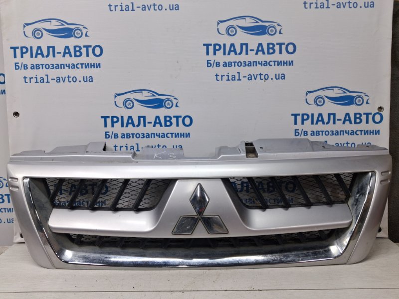 Решетка радиатора Mitsubishi Pajero Wagon 1999-2006 3 3.2 Дизель 4M41 MN117202HB Б/У