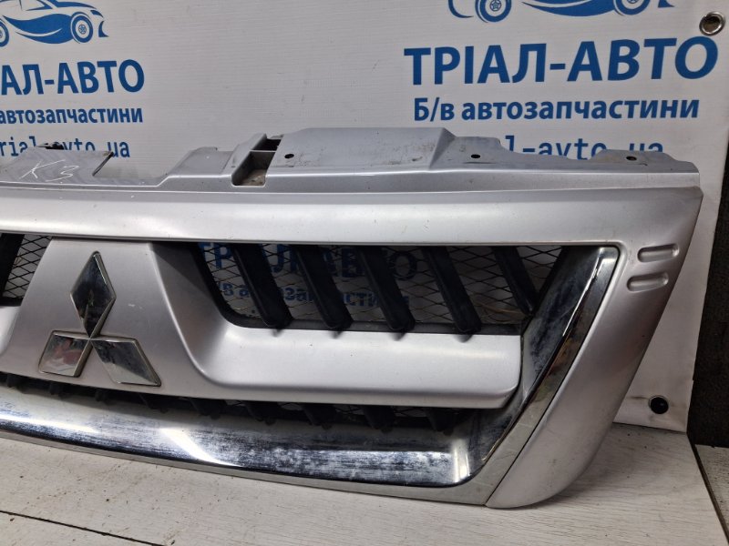 Решетка радиатора Mitsubishi Pajero Wagon 3 3.2 Дизель 4M41