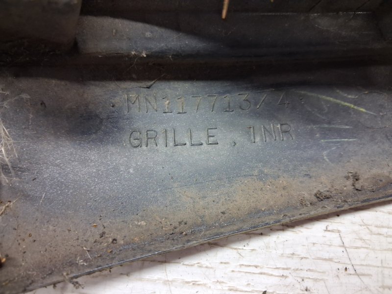 Решетка радиатора Pajero Wagon 1999-2006 3 3.2 Дизель 4M41