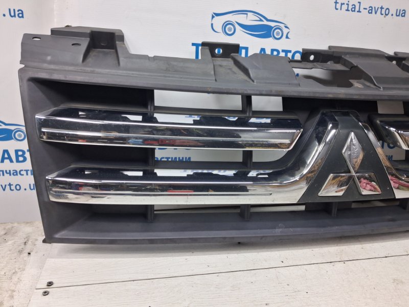 Решетка радиатора Mitsubishi Pajero Wagon 4 3.2 Дизель 4M41