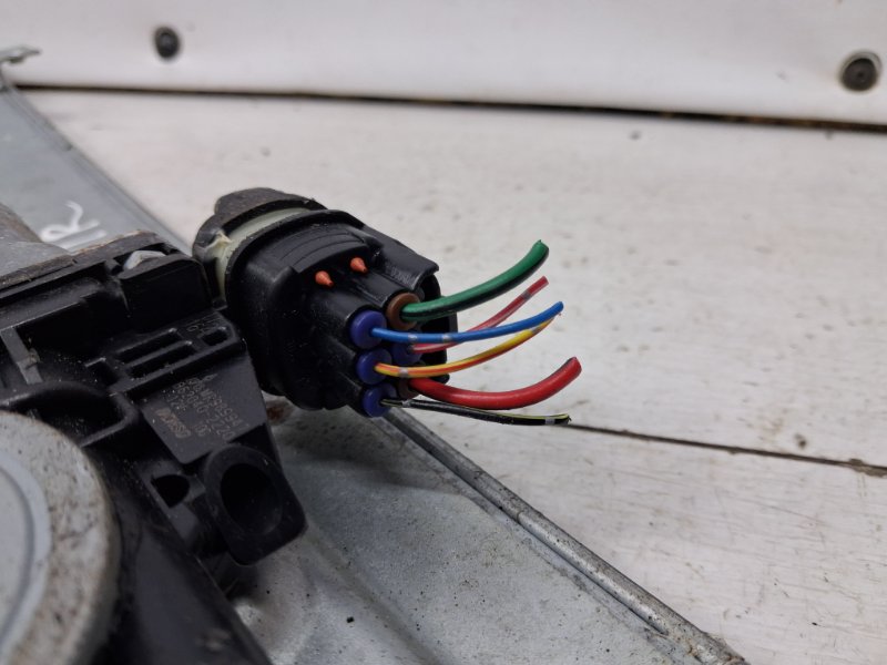 Стеклоподъемник передний правый Mitsubishi Pajero Wagon 3 3.2 Дизель 4M41 Стеклоподъемник передний правый Mitsubishi Pajero Wagon 3 3.2 Дизель 4M41