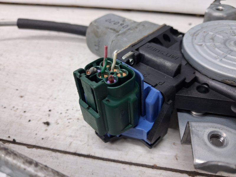 Стеклоподъемник передний правый Nissan Juke F15 1.6 turbo MR16DDT Стеклоподъемник передний правый Nissan Juke F15 1.6 turbo MR16DDT