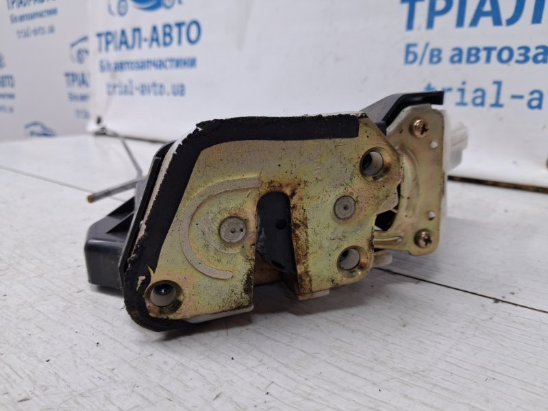 Замок двери задний правый Mitsubishi Pajero Wagon 3 3.2 Дизель 4M41