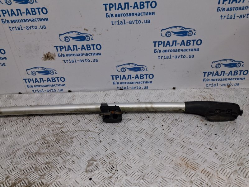 Рейлинг на крышу левый Outlander 2003-2006 cu 2.4 бензин 4G69