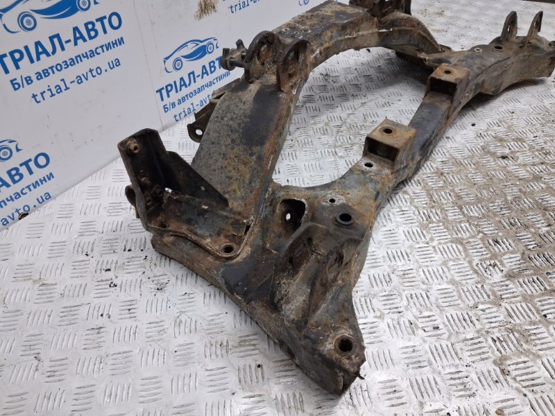 Балка задней подвески Outlander 2003-2006 cu 2.4 бензин 4G69