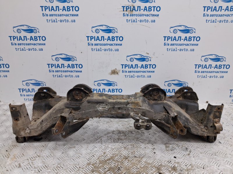 Балка задней подвески Outlander 2003-2006 cu 2.4 бензин 4G69