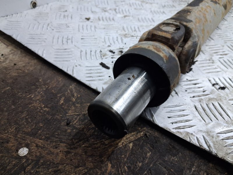 Вал карданный Outlander 2003-2006 cu 2.4 бензин 4G69 Вал карданный Outlander 2003-2006 cu 2.4 бензин 4G69