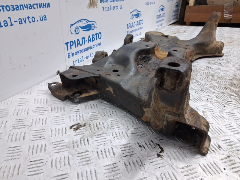 Балка передней подвески Outlander 2003-2006 cu 2.4 бензин 4G69