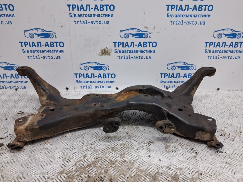 Балка передней подвески Outlander 2003-2006 cu 2.4 бензин 4G69