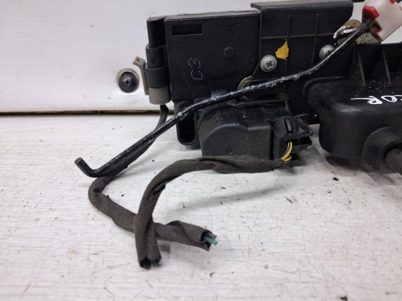 Замок двери задний левый Korando 2010-2019 C200 2.0 diesel D20Dt