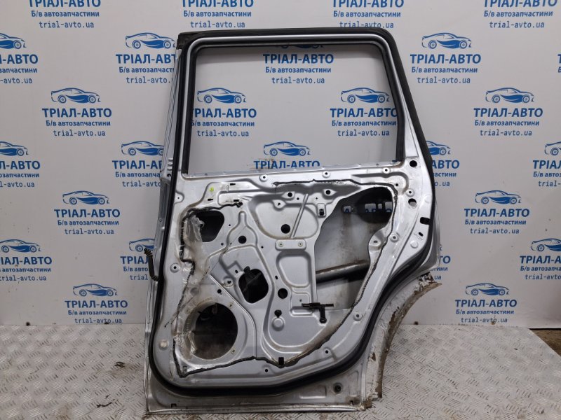 Дверь задняя правая Outlander 2003-2006 cu 2.4 бензин 4G69 Дверь задняя правая Outlander 2003-2006 cu 2.4 бензин 4G69